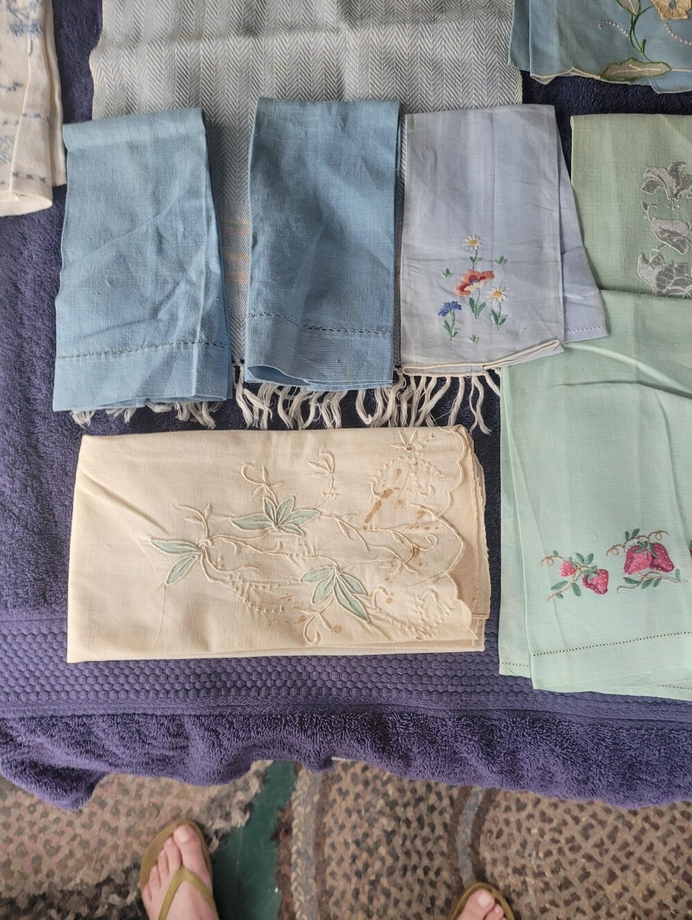 Assorted Blue Linens - Picture 6 of 11